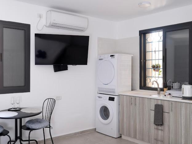 Cousy Suite Studio Jerusalem Exterior photo