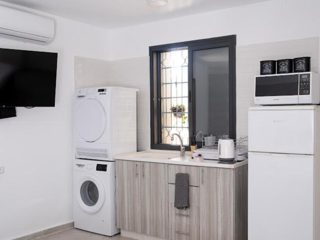 Cousy Suite Studio Jerusalem Exterior photo